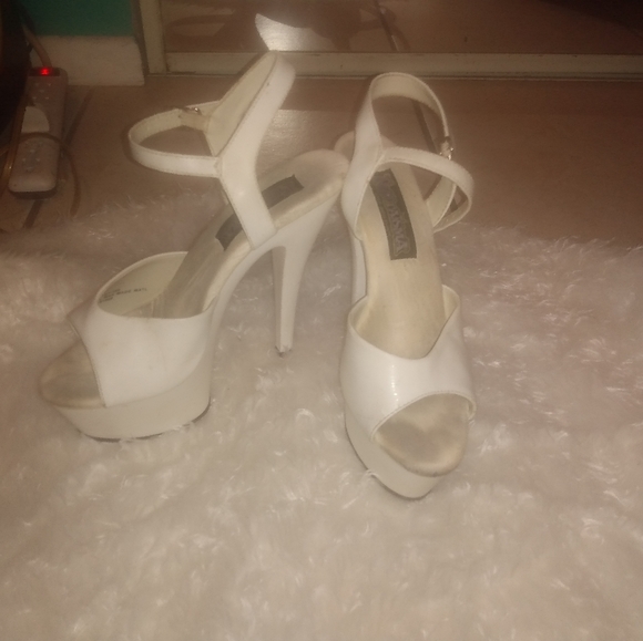 FunTasma 5" Platform Ankle Strap Heels - Picture 3 of 15